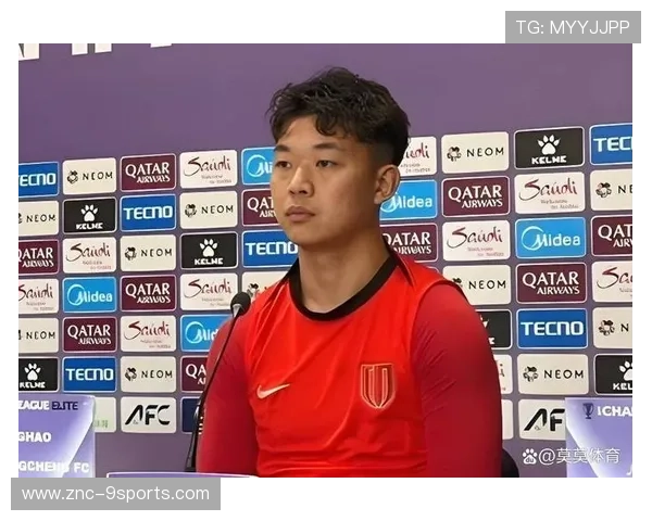 成都蓉城严鼎皓边路突破引爆全场：用速度与激情点燃足球梦