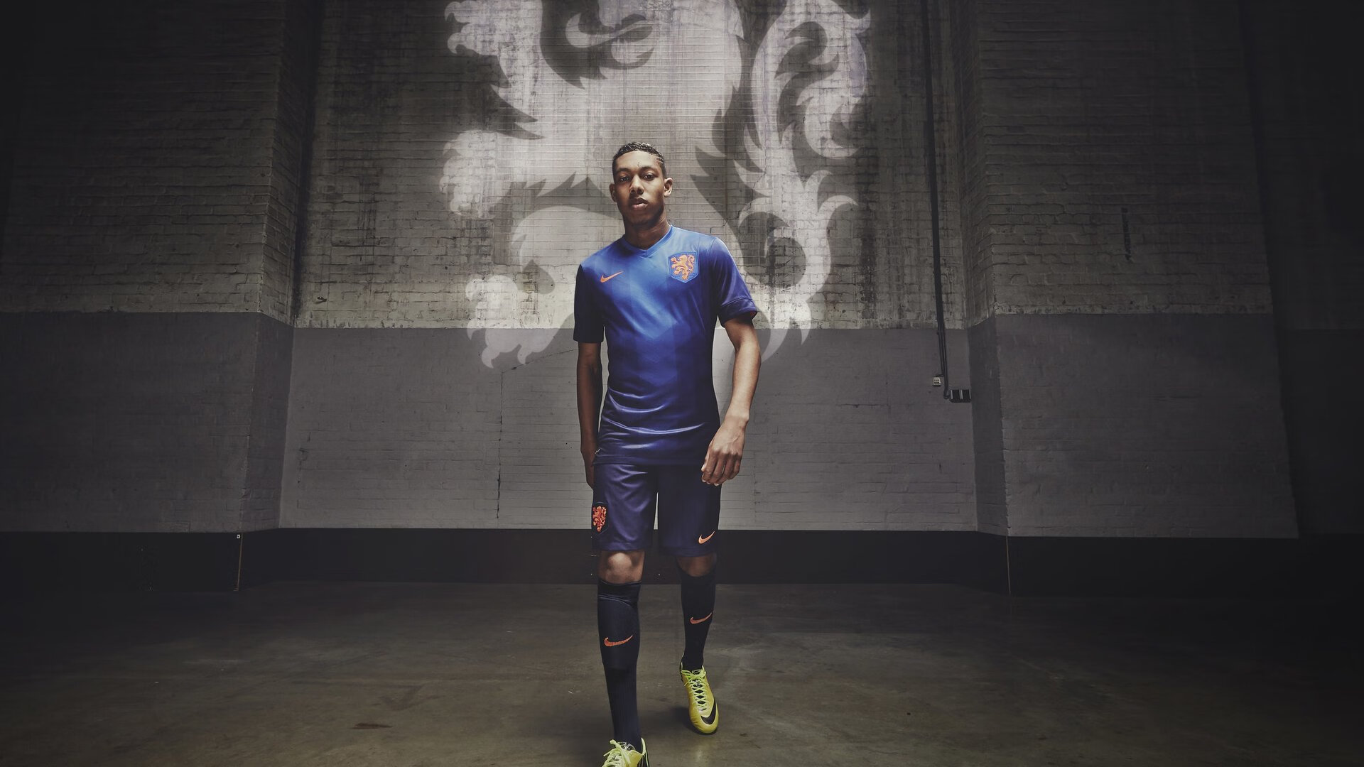 “汤姆·佩顿泳池冲刺，突破纪录迎接新挑战”