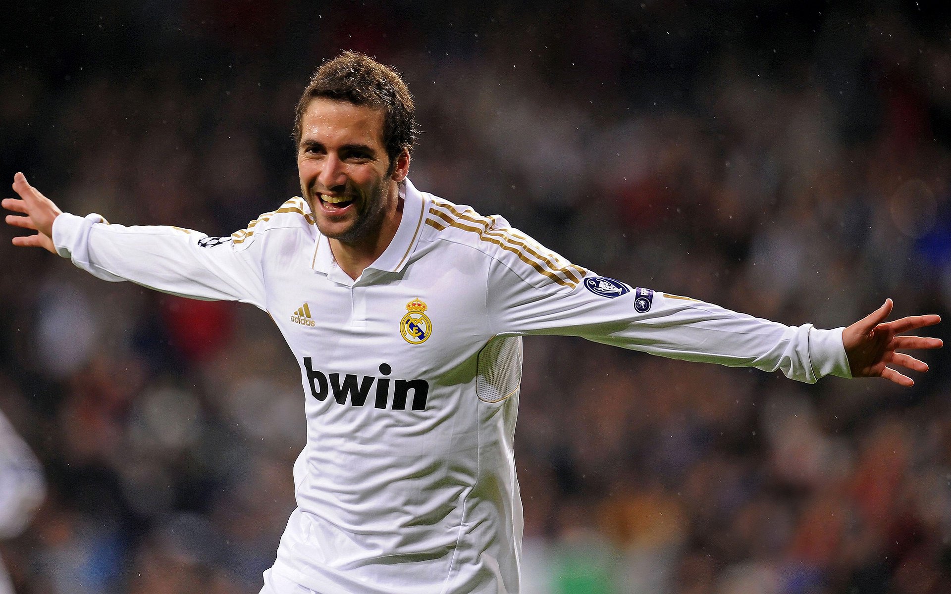 五大联赛是否通过设置边路节奏点扰乱防守系统重心,五大联赛边锋